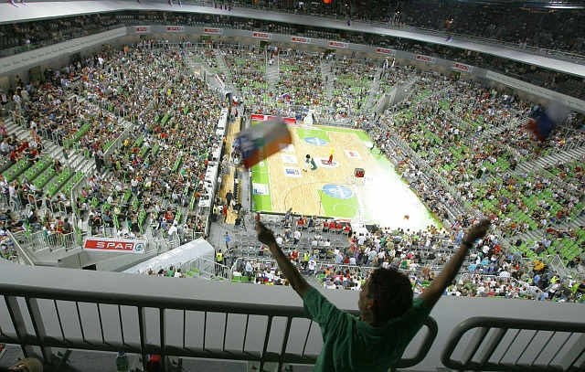 Na košarkarsko prvenstvo bo v Slovenijo pripotovalo tudi okoli 30 tisoč tujih navijačev. (Foto: Jaka Adamič) 