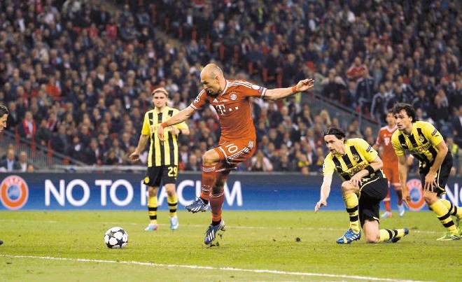 Trenutek, ki je odločil zadnji finale – Arjen Robben je preigral vratarja Borussie Dortmund   Romana Weidenfellerja in...