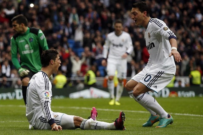 Cristiano Ronaldo se je z Özilom na igrišču odlično razumel. (Foto: Reuters) 