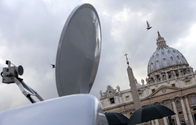 Vatikan je zaradi obtožb o spolnih zlorabah otrok odpoklical 65-letnega nuncija