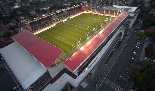 Novi srbski prvoligaš bo tekmece gostil kar na strehi beograjskega nakupovalnega središča. (Foto: youtube) 