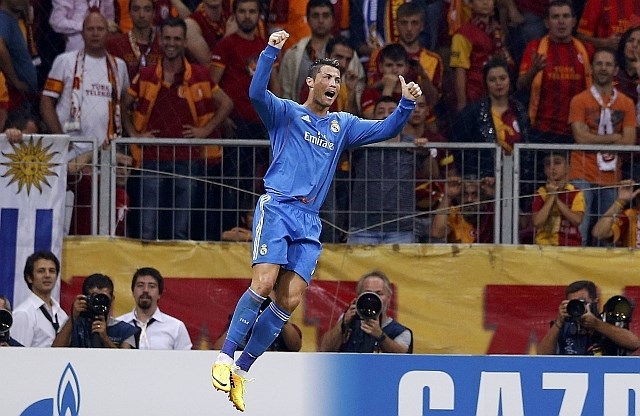 Prvi večer se je v ligi prvakov najbolje odrezal Cristiano Ronaldo, ki je k visoki zmagi Reala prispeval tri gole in...