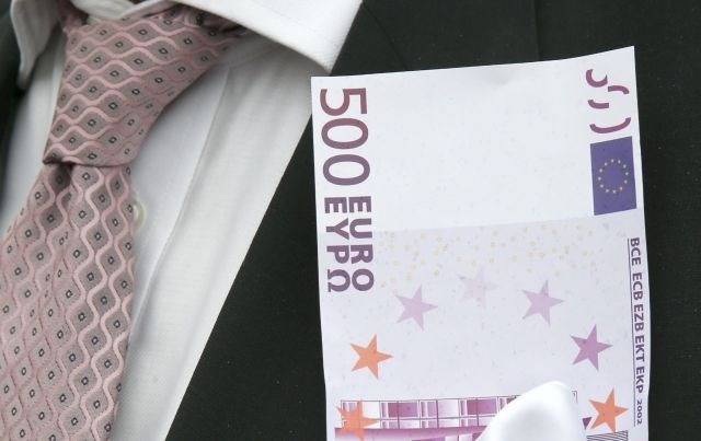 Samo korupcija v EU letno povzroči 120-milijardno luknjo
