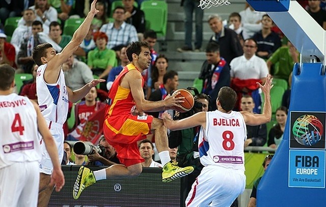 Španski košarkarji so že v prvi četrtini prišli do visoke prednosti, ki je do konca druge četrtine narasla že na 25 točk....