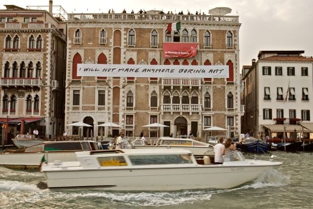 V Benetkah so s skokom v vodo protestirali proti preštevilnim luksuznim križarkam