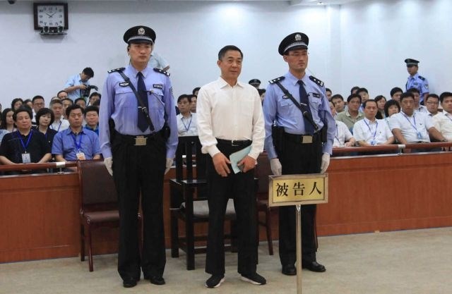 Bo Xilai na sodišču. 