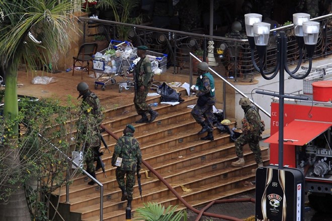 Kenijske obrambne sile med vstopom v trgovsko središče Westgate.     