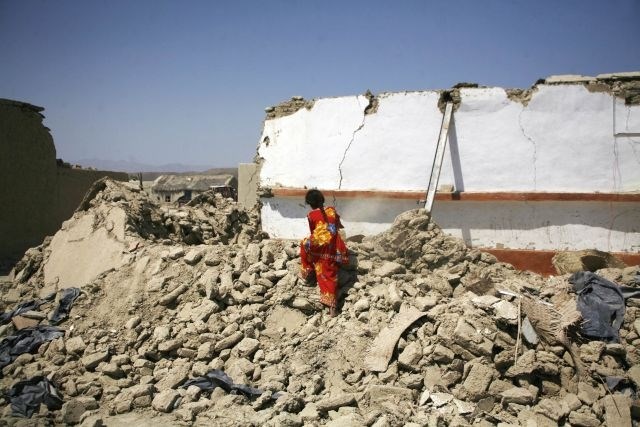 V potresu v Pakistanu je umrlo več kot 500 ljudi