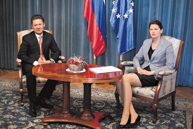 Alenka Bratušek je aprila  predsedniku upravnega odbora Gazproma Alekseju Millerju zatrdila, da Slovenija  ostaja naklonjena...
