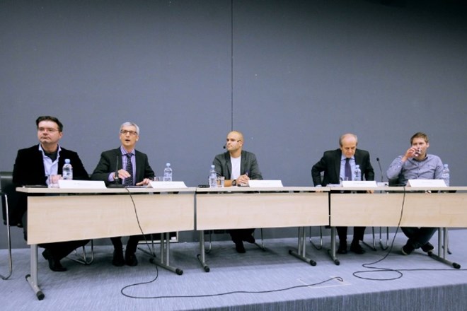 Z leve: Državni sekretar Mirko Pečarič, minister za izobraževanje, znanost in šport Jernej Pikalo, moderator Domen Kos,...