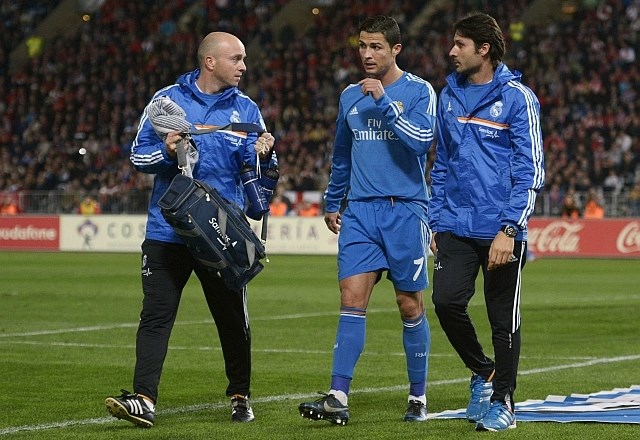Cristiano Ronaldo je moral v 54. minuti z igrišča. (Foto: Reuters) 