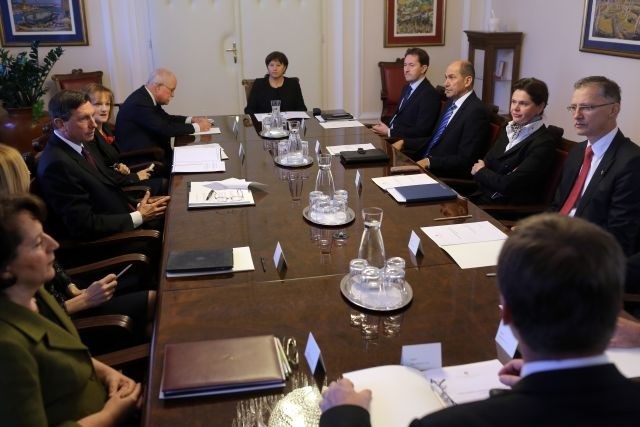 Predsednik republike Borut Pahor se je v predsedniški palači sestal s prvaki parlamentarnih strank. 