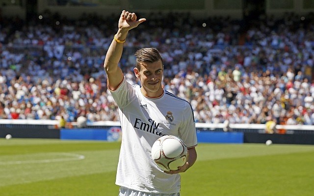 Gareth Bale je poleti za 100 milijonov evrov iz Tottenhama prestopil v Real, kjer se v prvih mesecih ni najbolje odrezal, v...