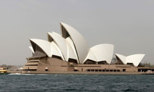 Operna hiša v Sydneyju denar za obnovo zbira s prodajo ploščic s strehe