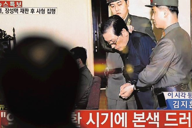 Severnokorejska televizija je objavila posnetke vklenjenega Janga, ki naj bi priznal očitana mu dejanja, kmalu potem pa so ga...