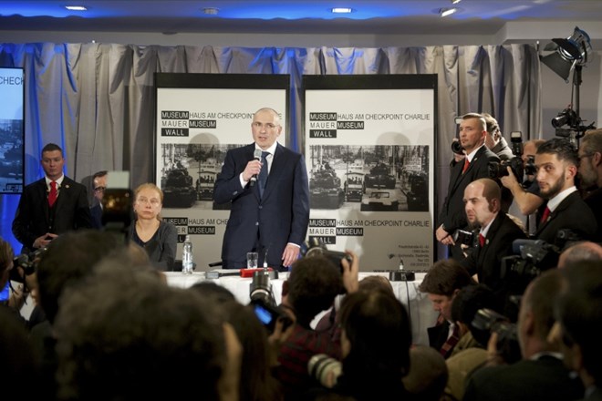 Mihail Hodorkovski na tiskovni konferenci po izpustitvi iz ruskega zapora. Foto: Reuters 