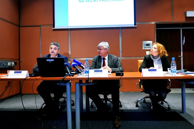 Novinarska konferenca GZS z naslovom Slovenija v letu 2014 na veliki prelomnici: Kje smo, kaj nas čaka?. Na fotografiji so...