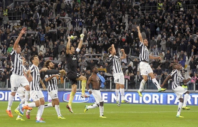 Nogometaši Juventusa so sinoči s 3:0 premagali Romo in imajo sedaj na vrhu lestvice serie A 8 točk prednosti. (Foto: Reuters)...