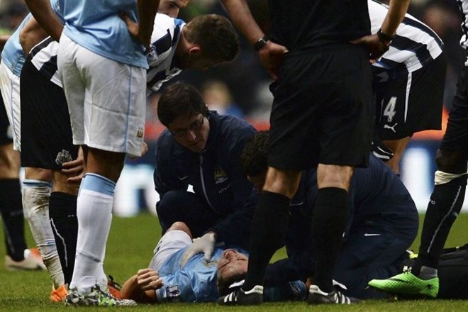 Samir Nasri se je poškodoval na nedeljski ligaški tekmi proti Newcastlu. (Foto: Reuters) 