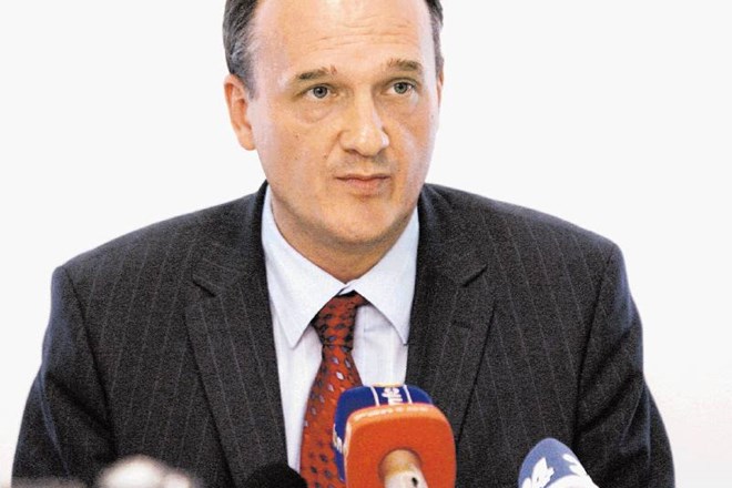 ICPE, ki ga kot vršilec dolžnosti direktorja vodi Janez Podobnik, naj bi v okviru predkazenskega postopka preiskovali tudi...