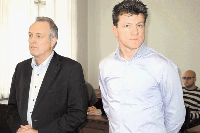 Obdolžena Anton Knez (na levi) in Kristijan Habjanič sta včeraj na sodišču globoko obžalovala nesrečo, a zanjo  nočeta...