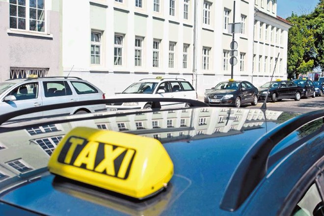 Taksi lahko vozijo tudi že obsojeni vozniki