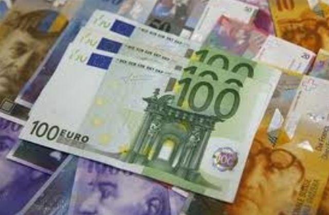 Banke v lanskih enajstih mesecih s skoraj 1,1 milijarde evrov izgube