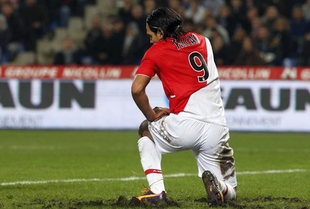 Radamel Falcao si je na pokalni tekmi strgal kolenske vezi. (Foto: Reuters) 