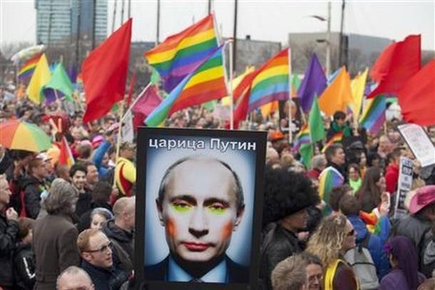 V 19 večjih svetovnih mestih, tudi v Londonu, New Yorku in Parizu, bodo danes potekali protesti proti spornemu ruskemu...