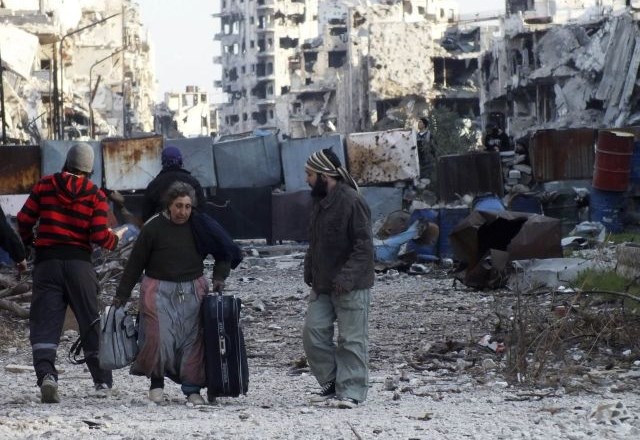 V Ženevi nadaljevanje mirovnih pogajanj za Sirijo; v Homsu nove evakuacije