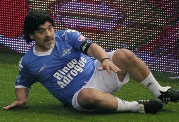 Se legendarni Argentinec vrača k igranju nogometa? (Foto: Reuters) 