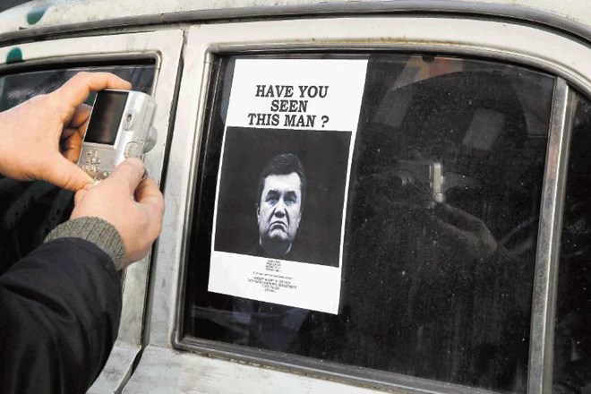 Doma narejene tiralice so se pojavile na kijevskih ulicah takoj, ko je prišla novica, da bi Janukoviča radi aretirali. 