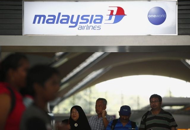 Malezijsko letalo z 239 potniki izginilo na poti v Peking