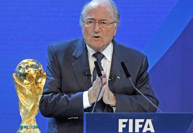 Joseph Blatter je dejal, da bo krovna nogometna zveza v prihodnje prvenstva podeljevala le državam, kjer se zavzemajo za...