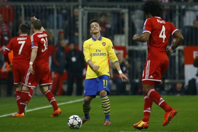 Mesut Özil zaradi bo zaradi poškodbe z igrišč odsoten kar nekaj časa. (Foto: Reuters) 