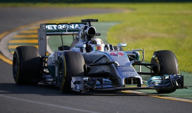 Britanec Lewis Hamilton je postavil najhitrejši čas današnjih prostih treningov pred uvodno dirko svetovnega prvenstva...