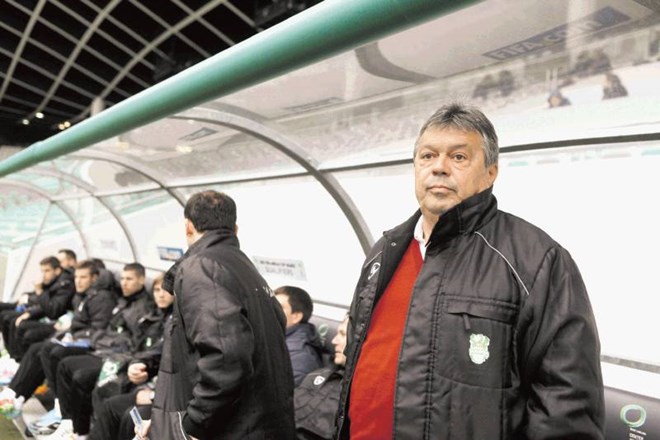Trener nogometašev Olimpije Milorad Kosanović je po slabem začetku drugega dela sezone že lahko v skrbeh za svojo službo. 