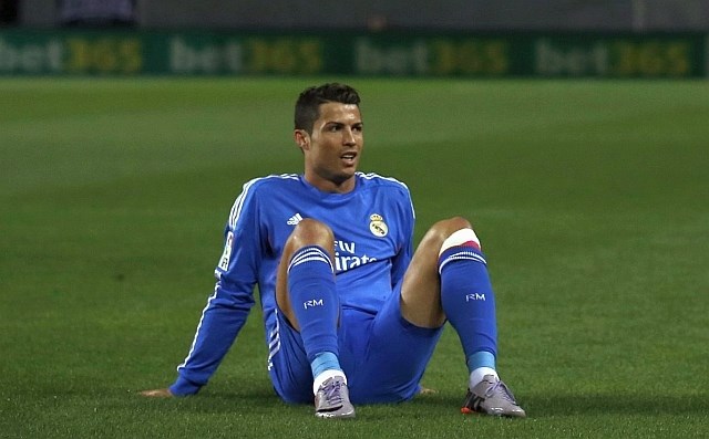 Ronaldo ima znova težave z levim kolenom. (foto: Reuters) 