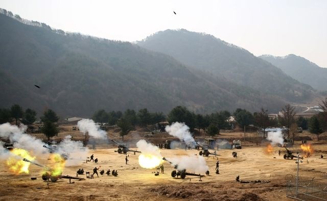 Vaje severnokorejske vojske na kopnem. 