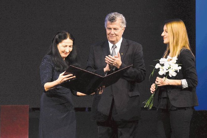 Dr. Dušanka Janežič je nedolgo za tem, ko je bila odpuščena iz krivdnih razlogov, prejela prestižno Zoisovo nagrado. 