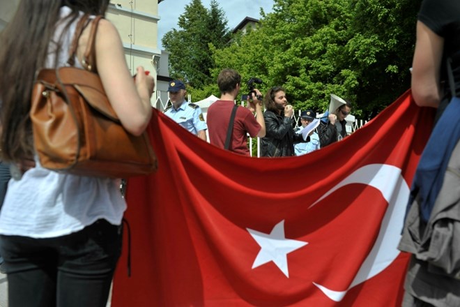 Turška vlada načrtuje ločene zapore za homoseksualce