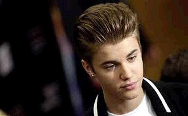 Bela hiša noče komentirati peticije, ki zahteva Bieberjevo deportacijo