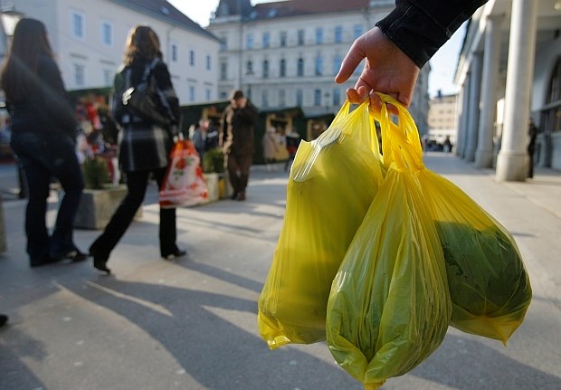 Evropski poslanci bi se radi znebili lahkih plastičnih vrečk