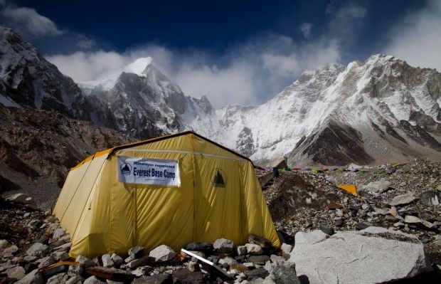 Je letošnja sezona vzponov na Everest ogrožena?