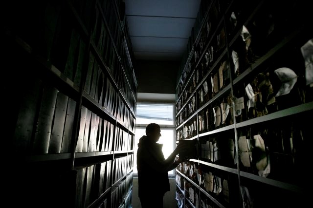 Odbor DZ: referendum o arhivski noveli naj bo 8. junija