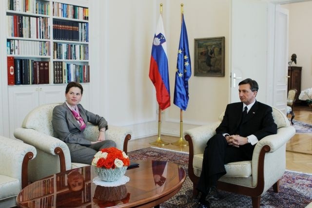 Premierka Alenka Bratušek na sestanku pri predsedniku Borutu Pahorju. 