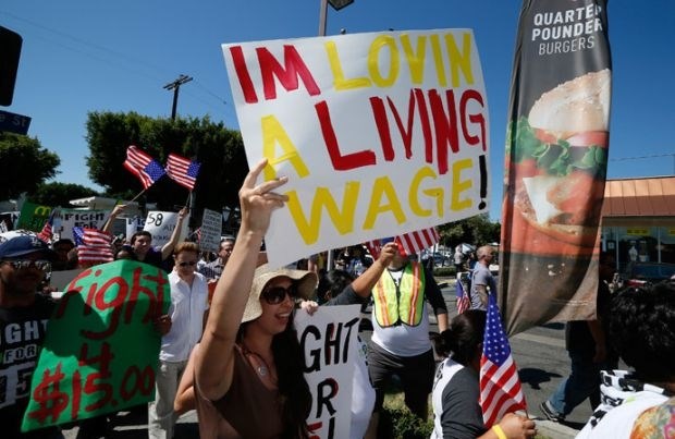Zaposleni v restavracijah McDonald's in Burger King na množične proteste za višje plače