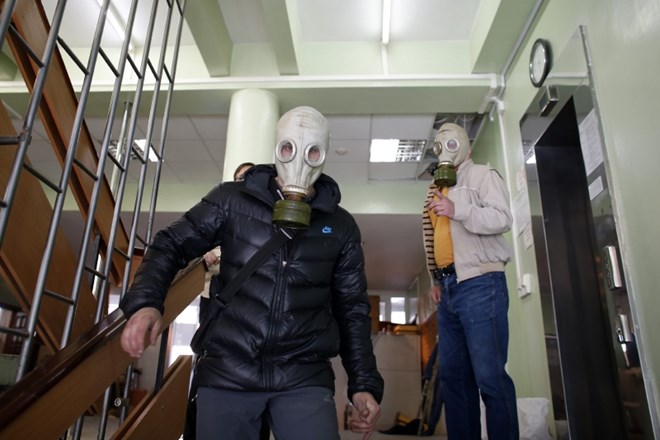 V spopadih v ukrajinskem Mariupolu že najmanj 21 smrtnih žrtev, več ljudi je ranjenih