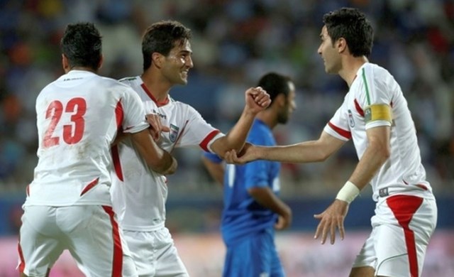 Iranski nogometaši se bodo morali na mundialu obnašati ekonomično in skrbno čuvati svoje drese. (Foto: Reuters) 
