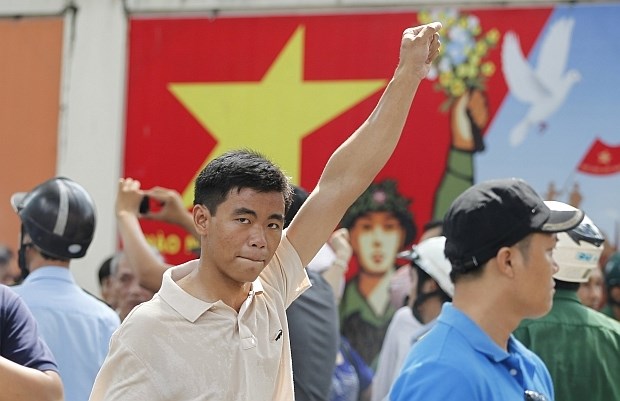 Kitajska zaradi izgredov iz Vietnama evakuira tisoče svojih državljanov